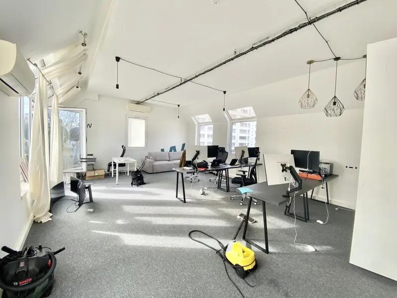 Office in Boulogne-Billancourt for lease Interior Photo- Image 1 of 6