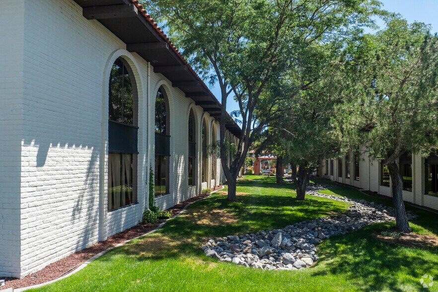 1050-1070 E Williams St, Carson City, NV à vendre - Photo du bâtiment - Image 2 de 9