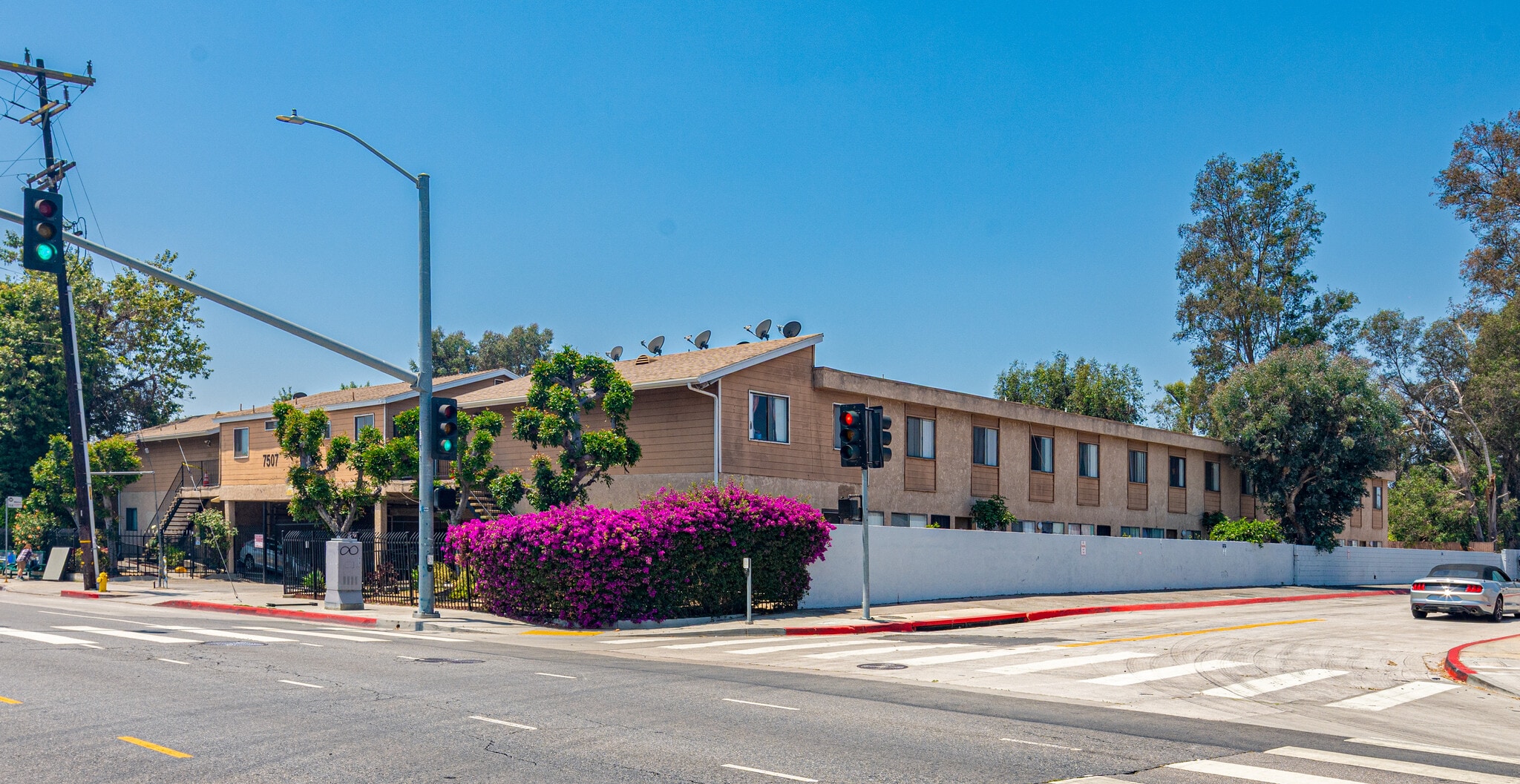 7505-7507 Woodman Ave, Van Nuys, CA for sale Building Photo- Image 1 of 16