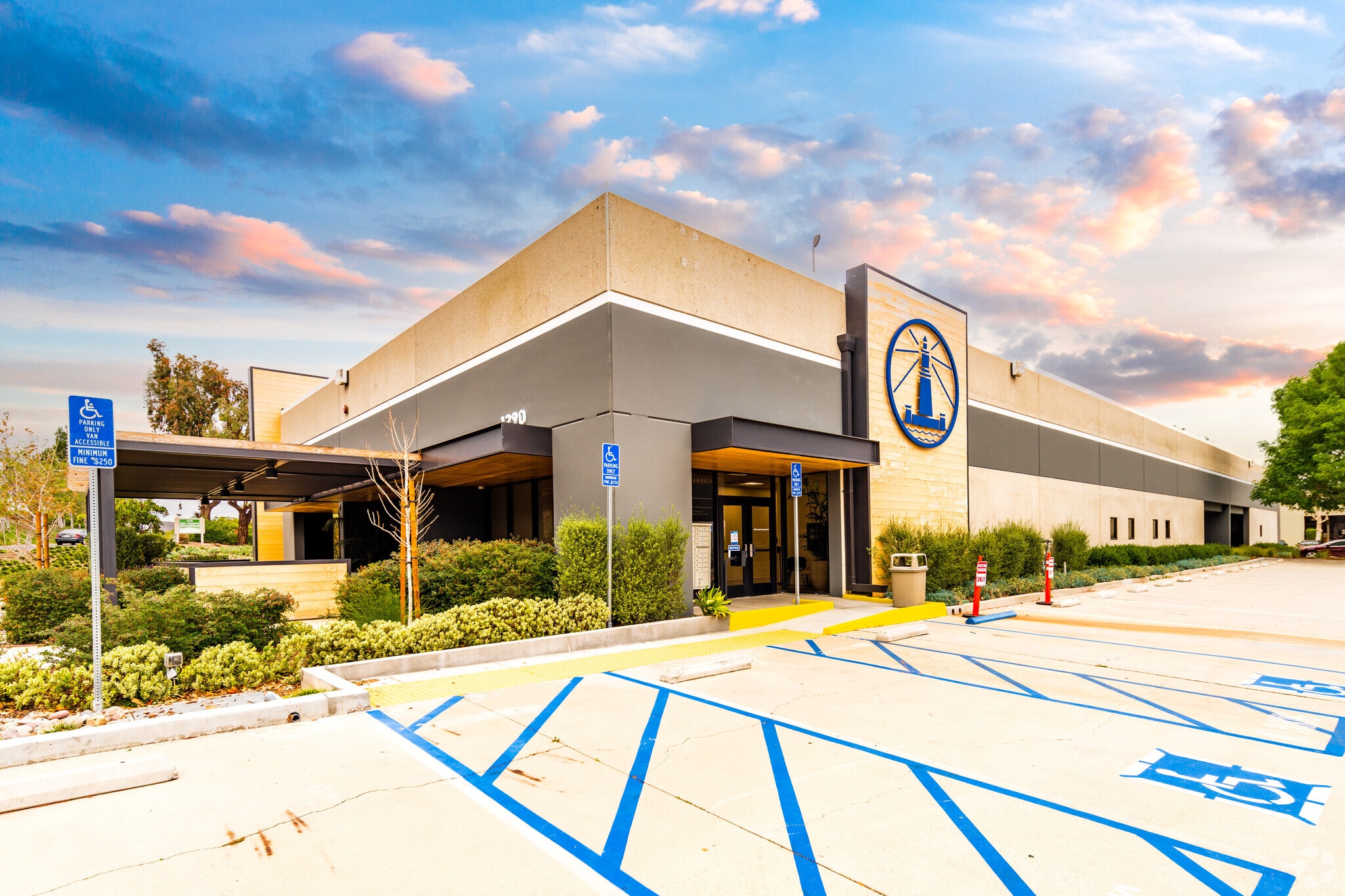 1290 Rancho Conejo Blvd, Thousand Oaks, CA for lease Primary Photo- Image 1 of 5