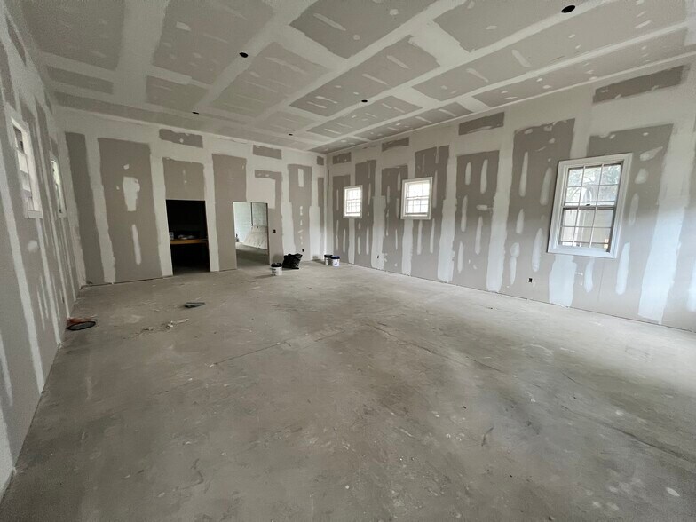 909 Main St, West Point, VA à louer - Photo du bâtiment - Image 3 de 7