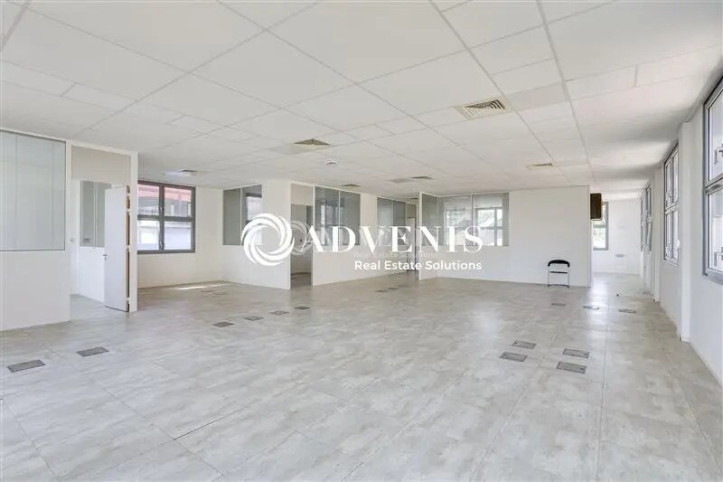 Office in Joinville-le-Pont for lease Interior Photo- Image 1 of 10