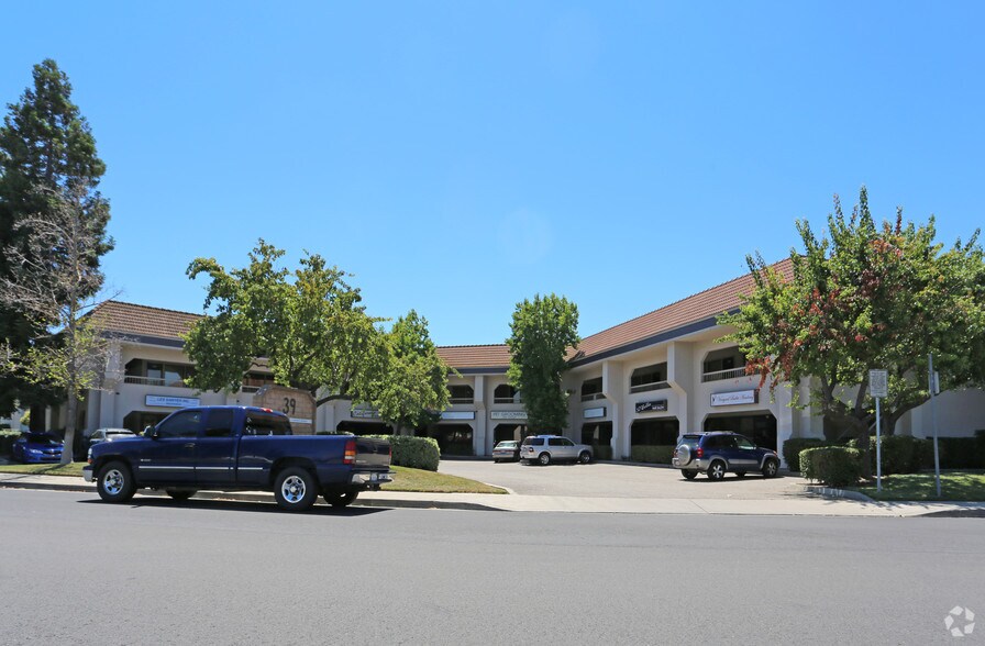 39 California Ave, Pleasanton, CA à louer - Photo du bâtiment - Image 2 de 5