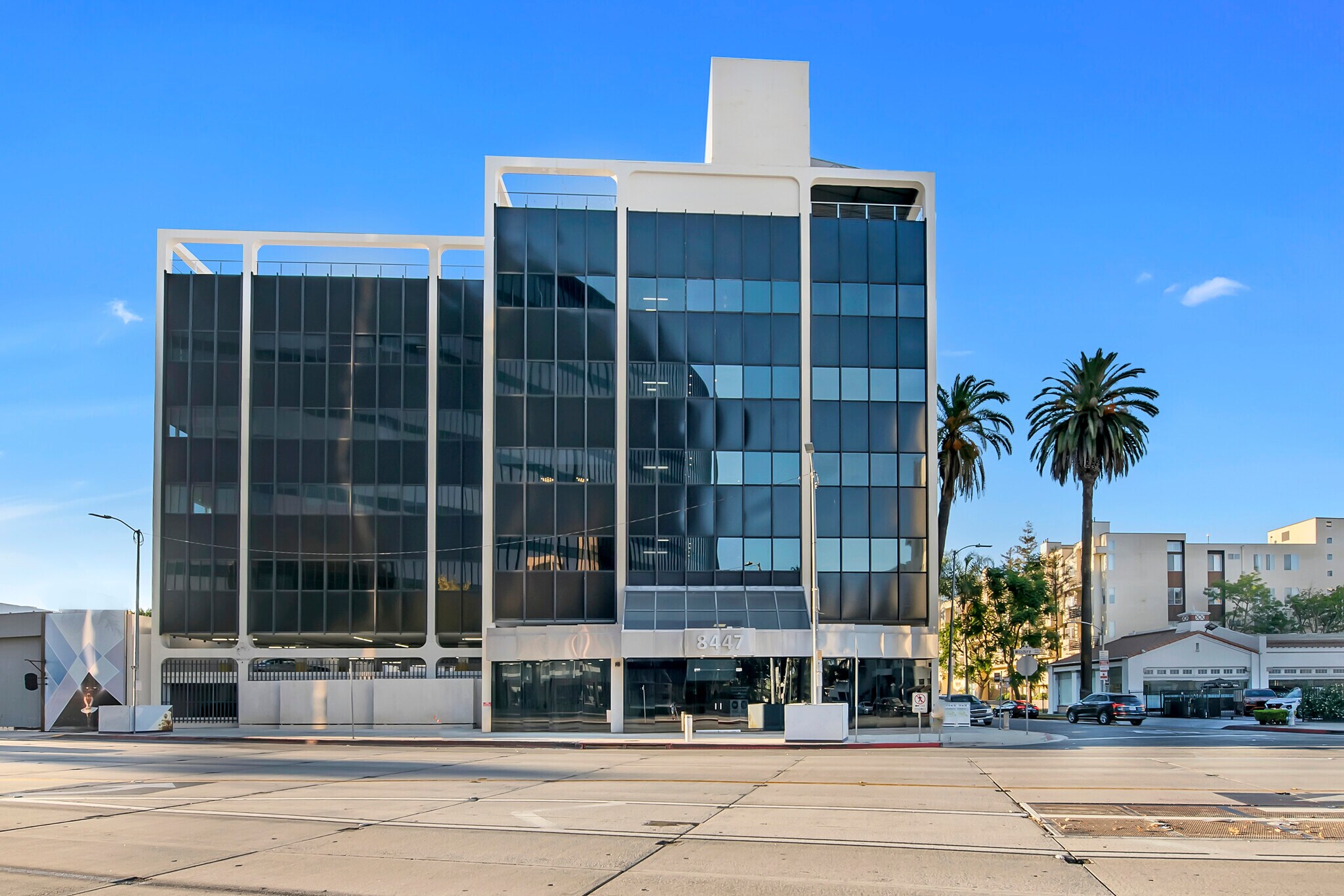 8447 Wilshire Blvd, Beverly Hills, CA for lease Primary Photo- Image 1 of 38