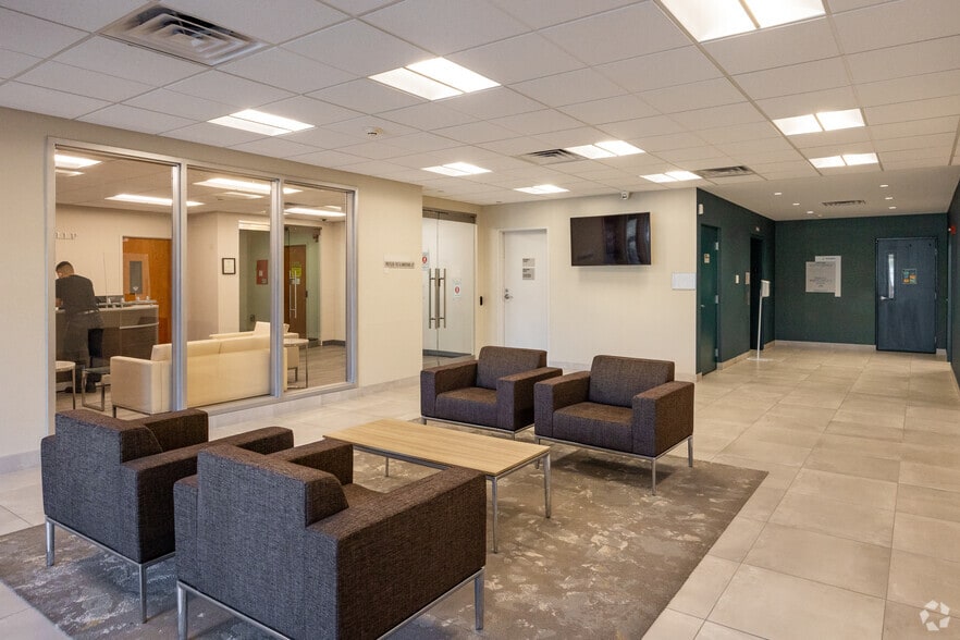 7 Entin Rd, Parsippany, NJ à louer - Hall d’entrée - Image 3 de 6