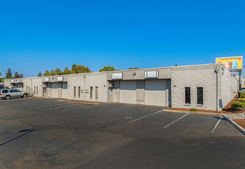 Park 219 South | Highly Accessible Industrial - Entrepôt