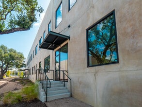 10880 E Crystal Falls Pky, Leander, TX for lease Interior Photo- Image 1 of 8