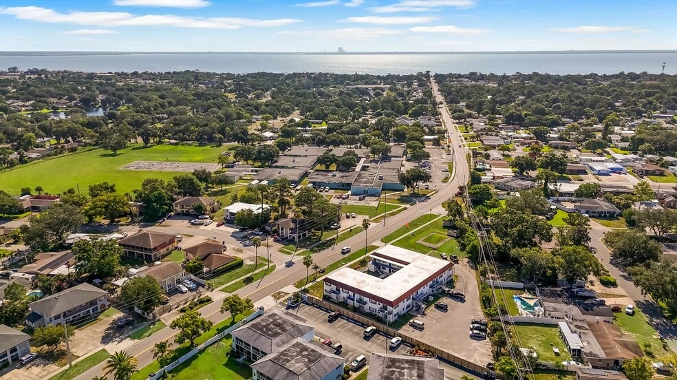 955 Knox McRae Dr, Titusville, FL à vendre - Photo du bâtiment - Image 2 de 9