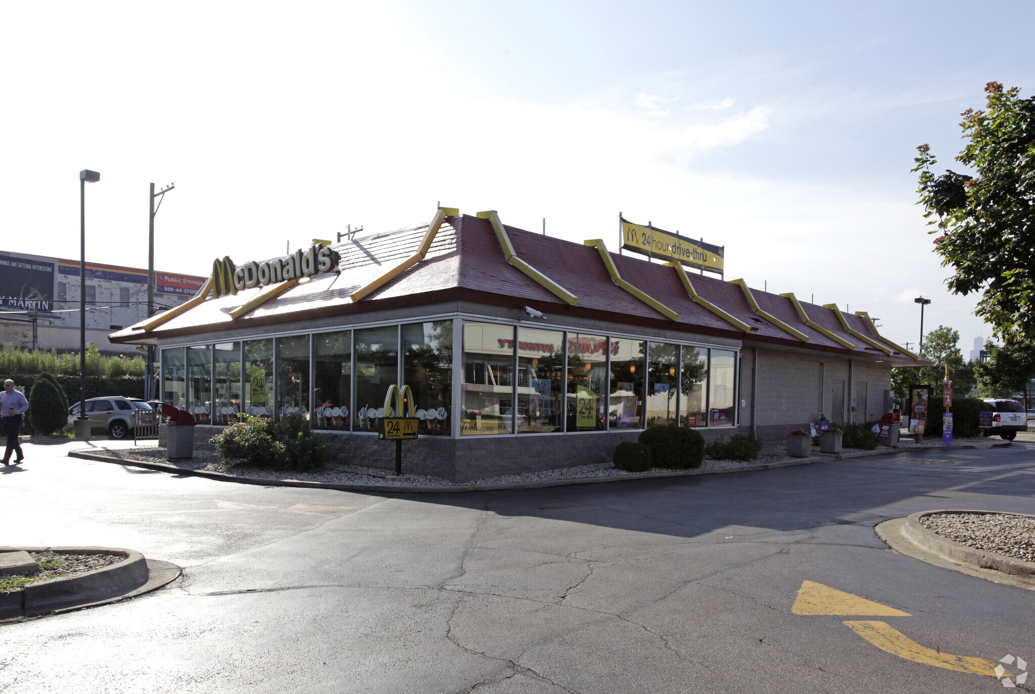 Fullerton Plaza portfolio of 4 properties for sale on LoopNet.ca Primary Photo- Image 1 of 5