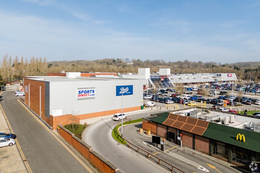 Bath Rd, Reading à louer - Photo du bâtiment - Image 2 de 3