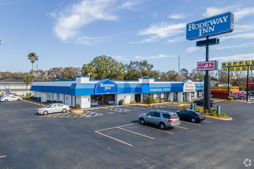 5995 W Irlo Bronson Memorial Hwy, Kissimmee, FL à vendre - Photo du bâtiment - Image 2 de 6