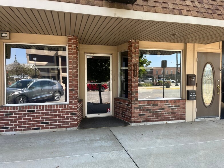 107 N Main St, Monticello, IN for lease - Building Photo - Image 2 of 5
