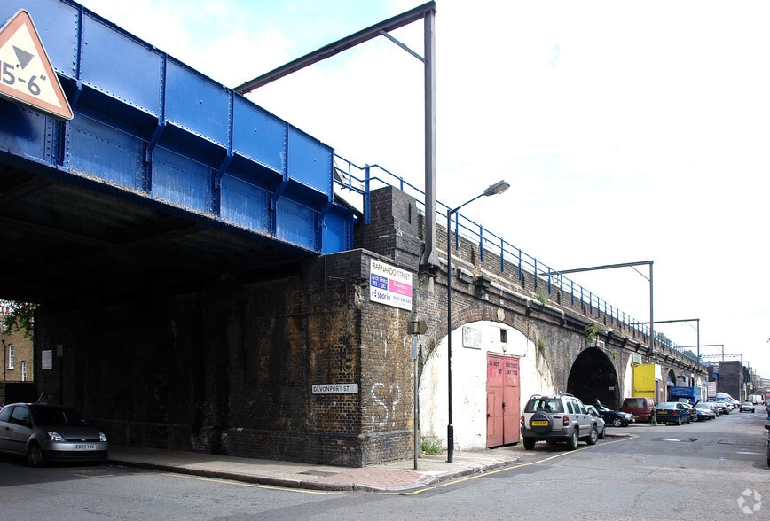 Barnardo St, Londres à louer - Photo du bâtiment - Image 3 de 4