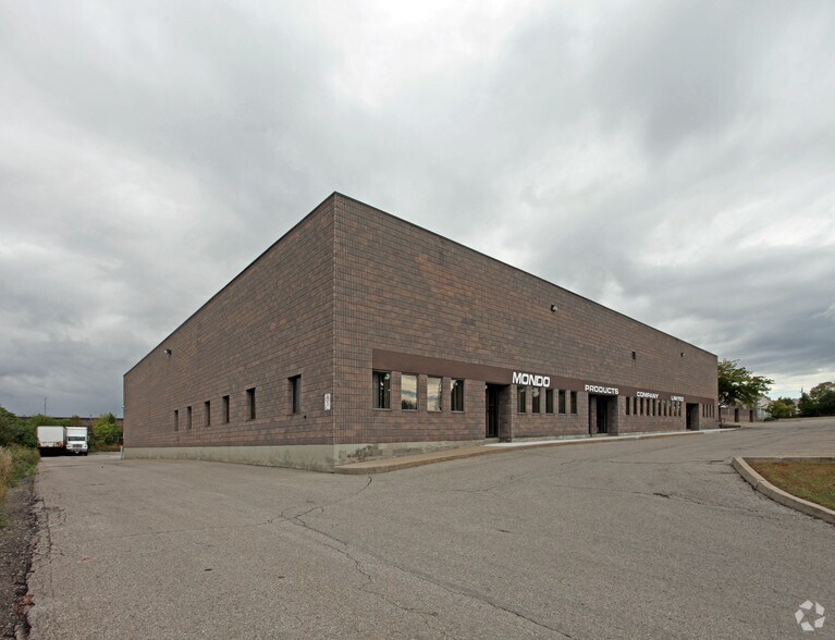 695 Westney Rd S, Ajax, ON à louer - Photo du bâtiment - Image 2 de 3