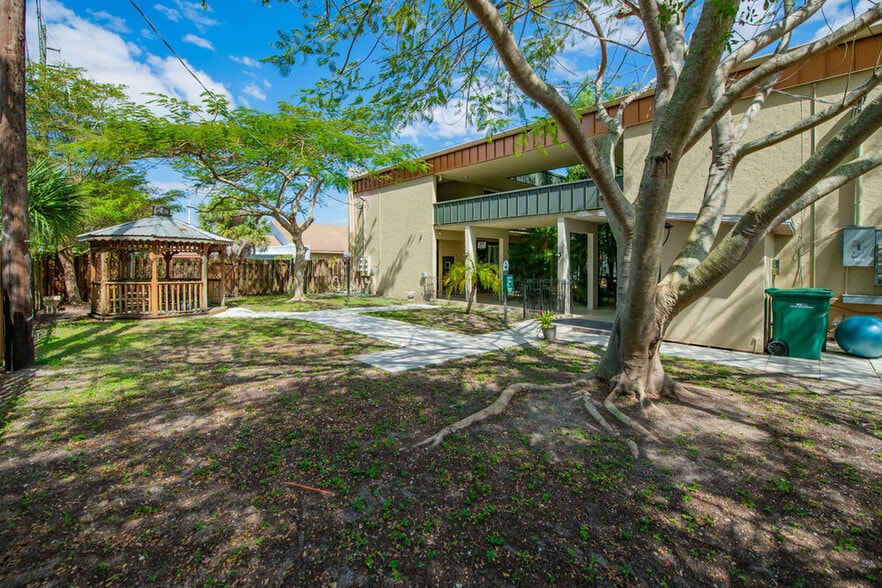 2595 Tamiami Trl, Port Charlotte, FL for lease - Building Photo - Image 3 of 42