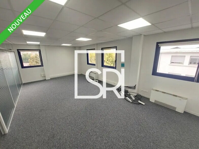 Office in Clermont-Ferrand for lease - Interior Photo - Image 1 of 10