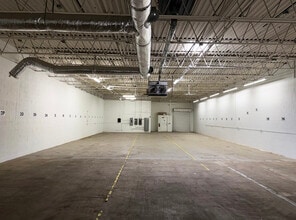 600-668 Wheeling Rd, Wheeling, IL for lease Interior Photo- Image 2 of 4