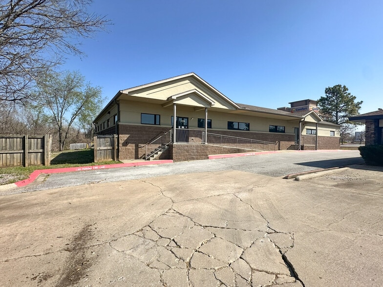 2005 SE Walton Blvd, Bentonville, AR for lease - Building Photo - Image 2 of 7