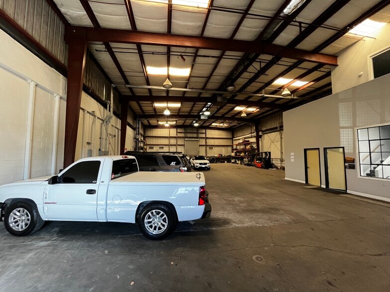 3100 E 10th St, Oakland, CA for lease - Building Photo - Image 2 of 13