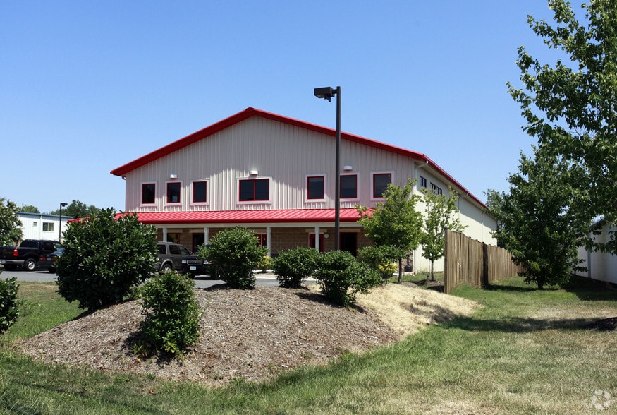 45888 Woodland Rd, Sterling, VA for lease - Building Photo - Image 2 of 3