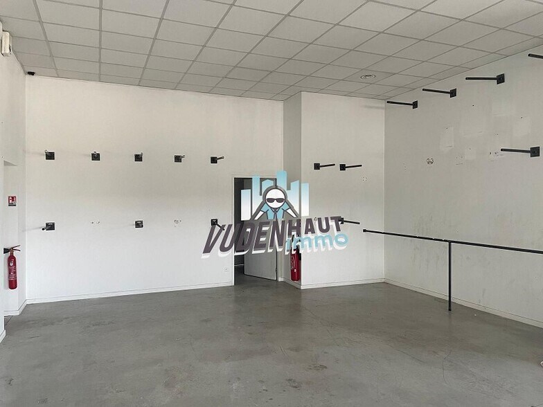 Flex in Muret for lease - Interior Photo - Image 3 of 9