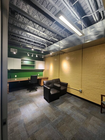 408 S Spring St, Burlington, NC for lease - Building Photo - Image 3 of 9