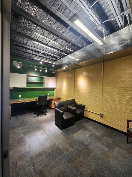 408 S Spring St, Burlington, NC à louer - Photo du bâtiment - Image 3 de 9