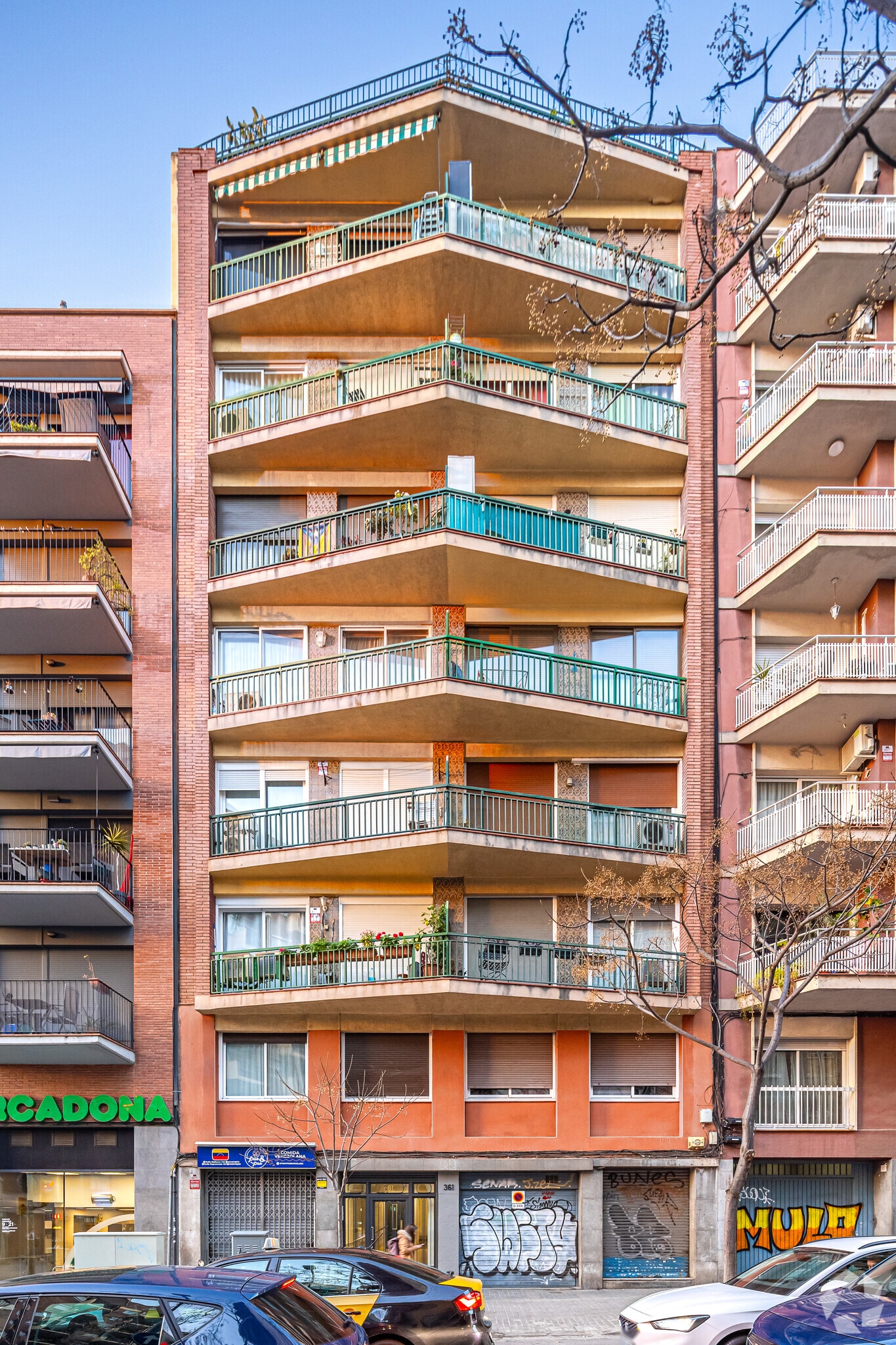 Retail in Barcelona, Barcelona for lease Primary Photo- Image 1 of 2