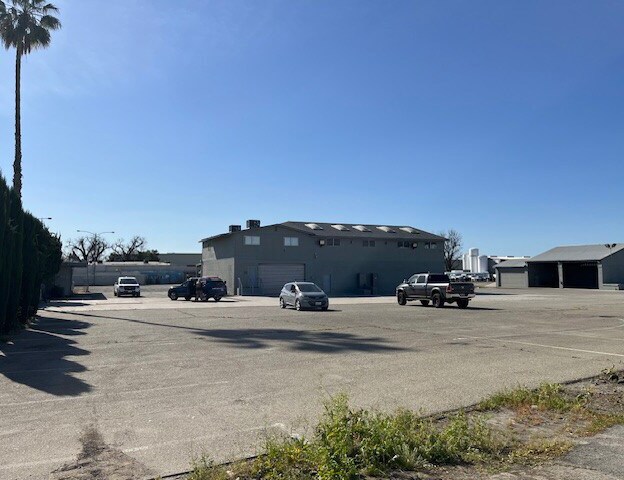 121 N Main St, Riverside, CA à louer - Photo du bâtiment - Image 3 de 6