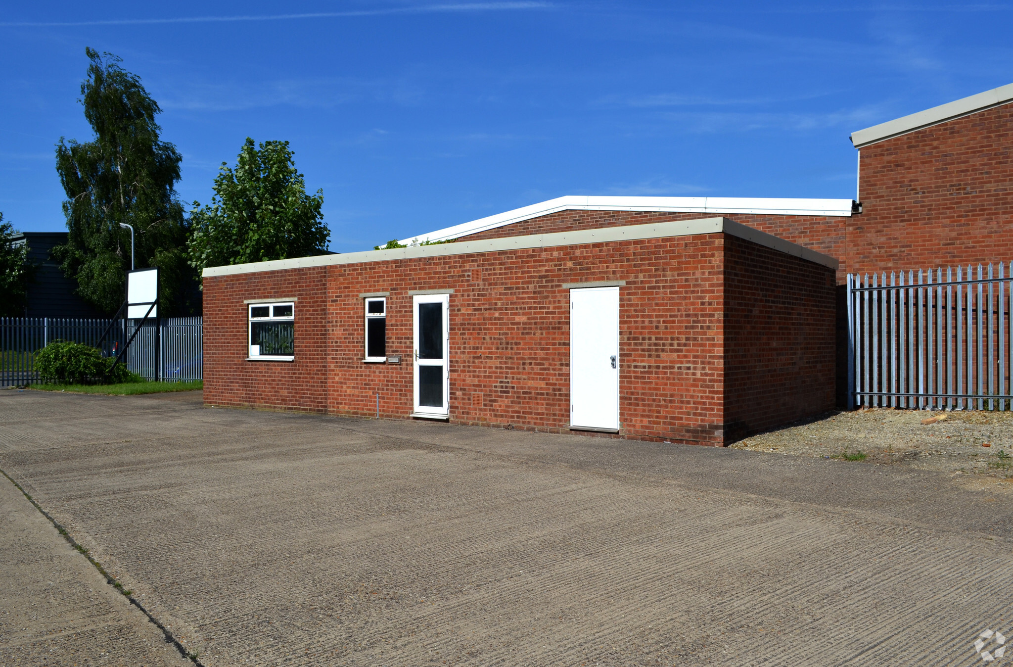 1 Borough Rd, Brackley for lease Primary Photo- Image 1 of 5