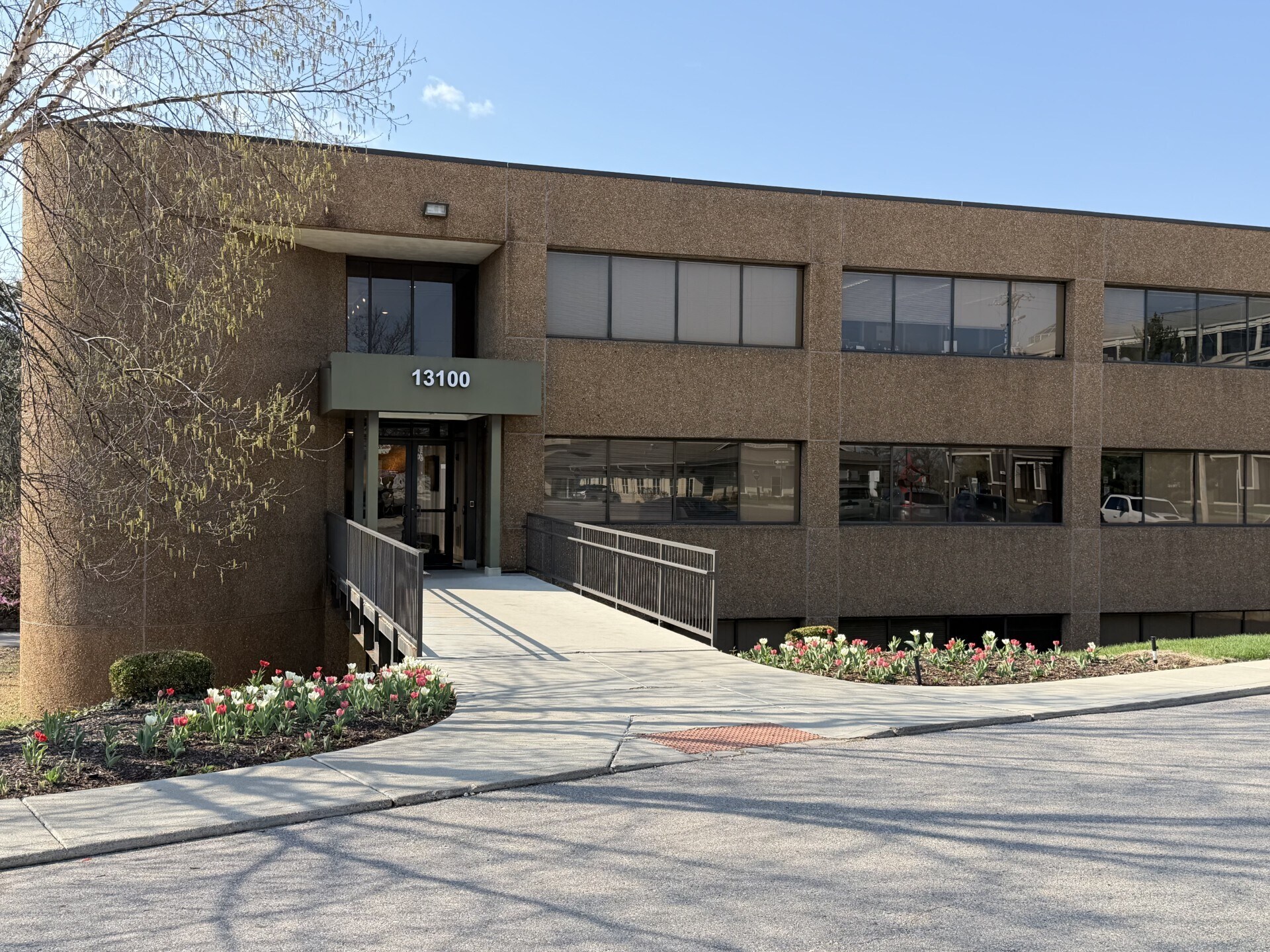 13100 Manchester Rd, Des Peres, MO for lease Primary Photo- Image 1 of 7