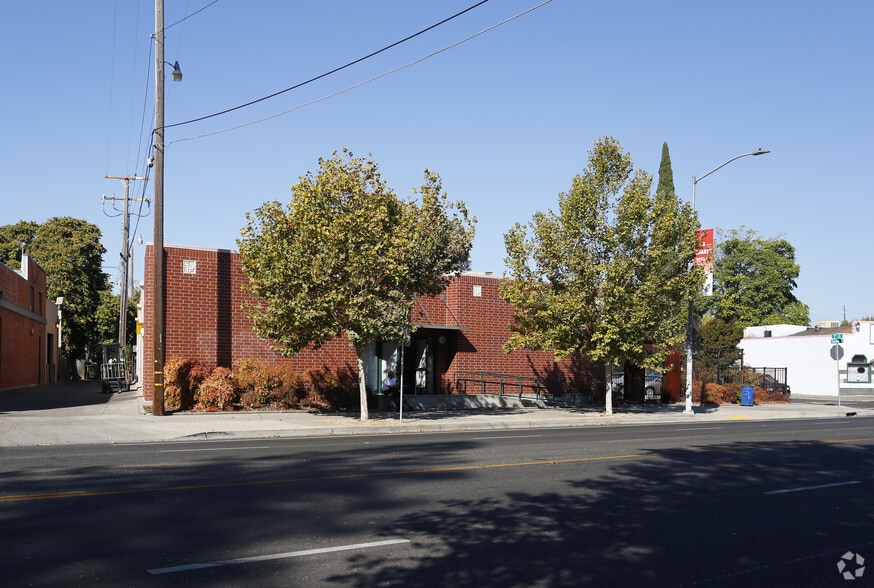 3200 Stockton Blvd, Sacramento, CA à vendre - Photo du bâtiment - Image 2 de 5