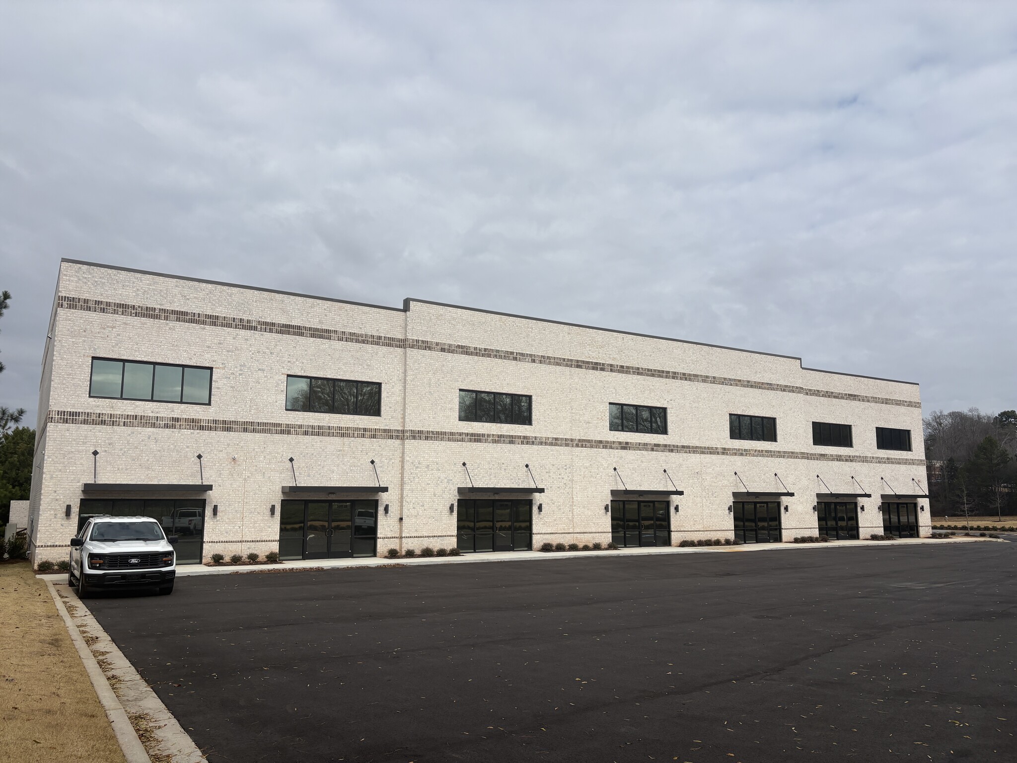 4105 Commerce Street, Flowery Branch, GA for lease Interior Photo- Image 1 of 17