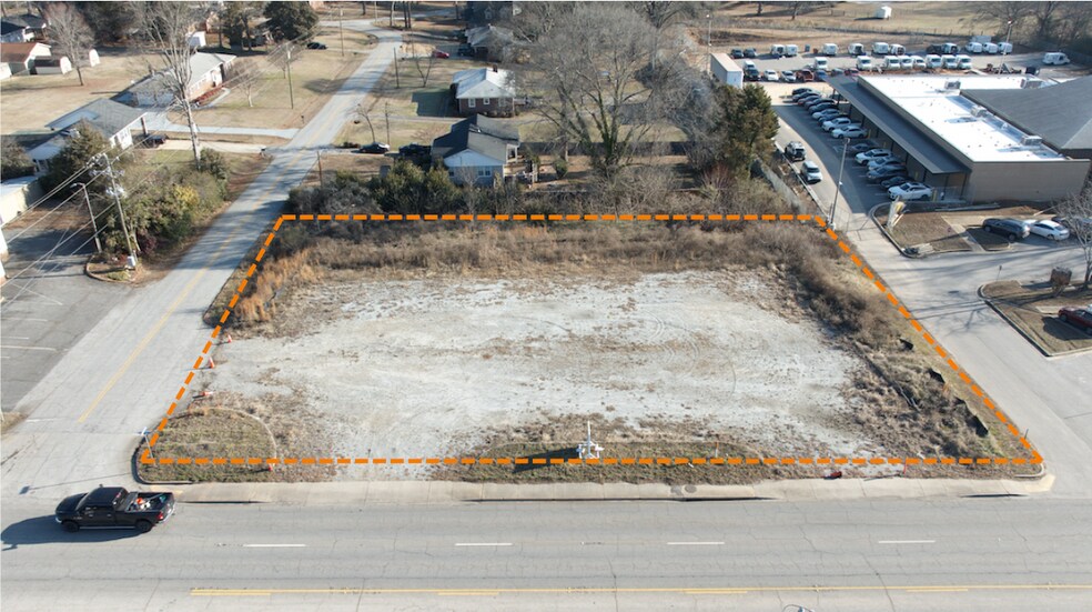 644 NE Main St, Simpsonville, SC à louer - Photo du bâtiment - Image 3 de 10
