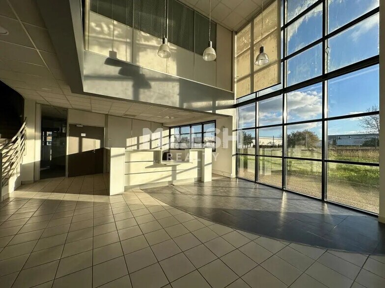 Bureau dans Miribel à louer - Photo du bâtiment - Image 2 de 26