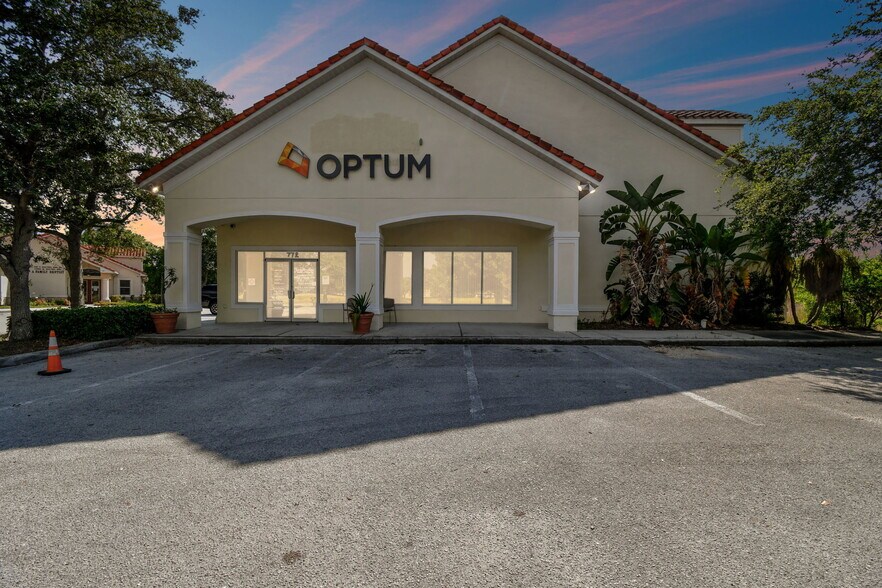 772 Cortaro Dr, Sun City Center, FL à vendre - Photo du bâtiment - Image 1 de 87