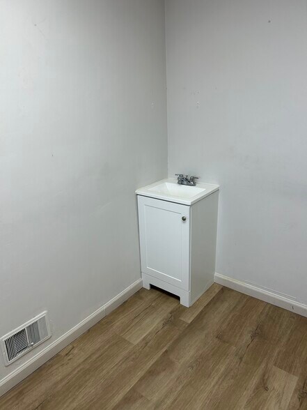 2305 N Wood Ave, Roselle, NJ à vendre - Photo du bâtiment - Image 3 de 23