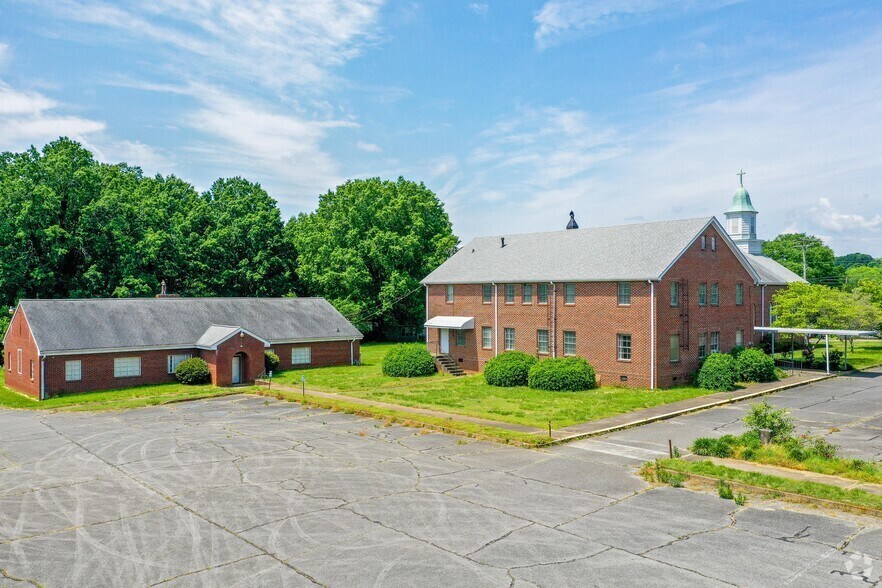 830 Church St, Kings Mountain, NC à vendre - Photo du bâtiment - Image 3 de 45