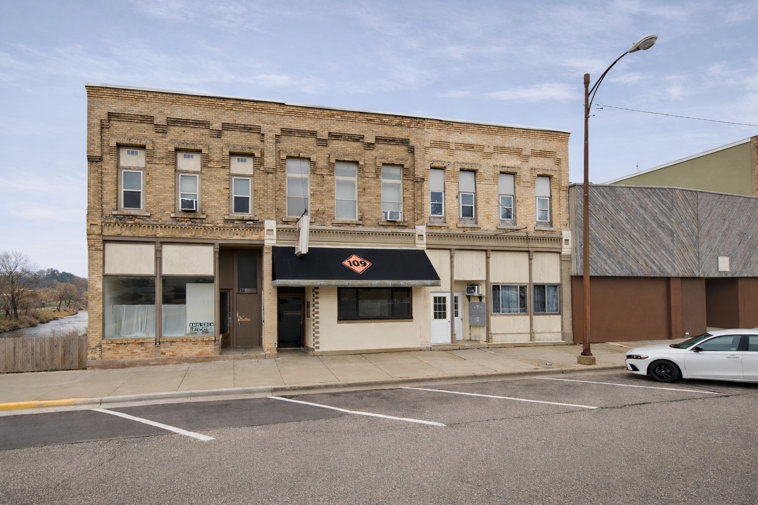 108 Walnut St, Baraboo, WI for lease Primary Photo- Image 1 of 6