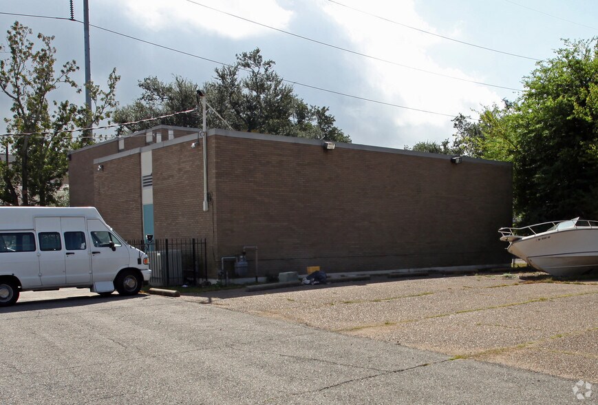 2401 Esplanade Ave, New Orleans, LA à vendre - Photo du bâtiment - Image 2 de 2