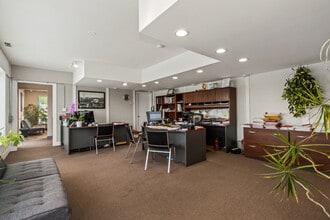 315-345 W Northwest Hwy, Palatine, IL for lease Building Photo- Image 2 of 3