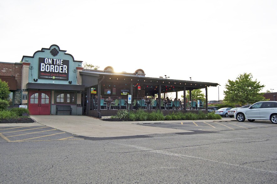 535 Lakeview Pky, Vernon Hills, IL à louer - Photo du bâtiment - Image 2 de 4