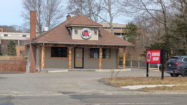 More details for 702 Chase Pky, Waterbury, CT - Retail for Sale