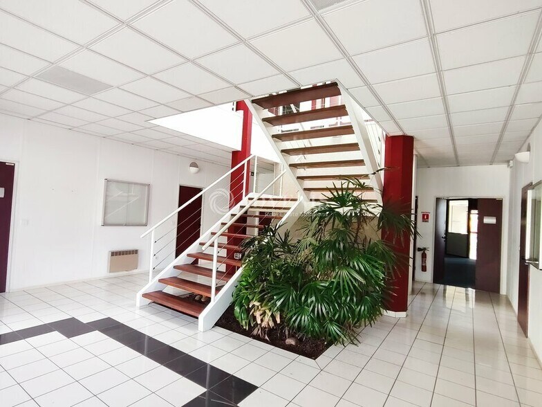 34 Rue Henri Noguères, Montpellier for lease - Lobby - Image 2 of 8