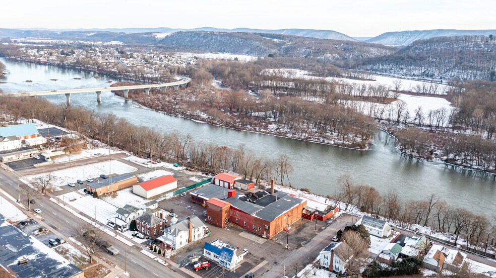 328 W Front St, Berwick, PA à vendre - Photo du bâtiment - Image 3 de 92