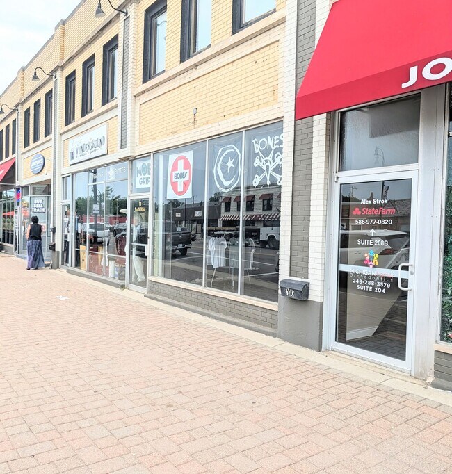Plus de détails pour 10 S Main St, Clawson, MI - Commerce de détail à louer