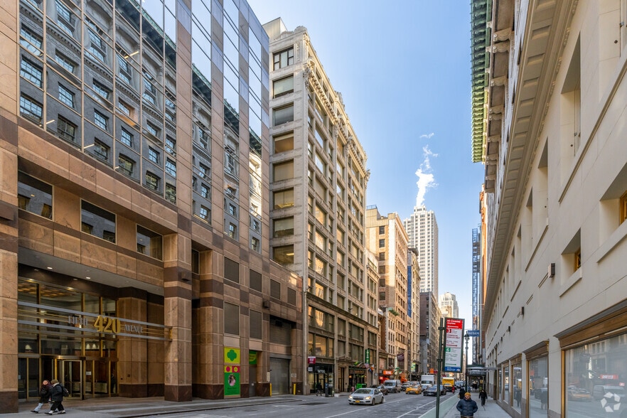 8 W 38th St, New York, NY for lease - Building Photo - Image 3 of 12