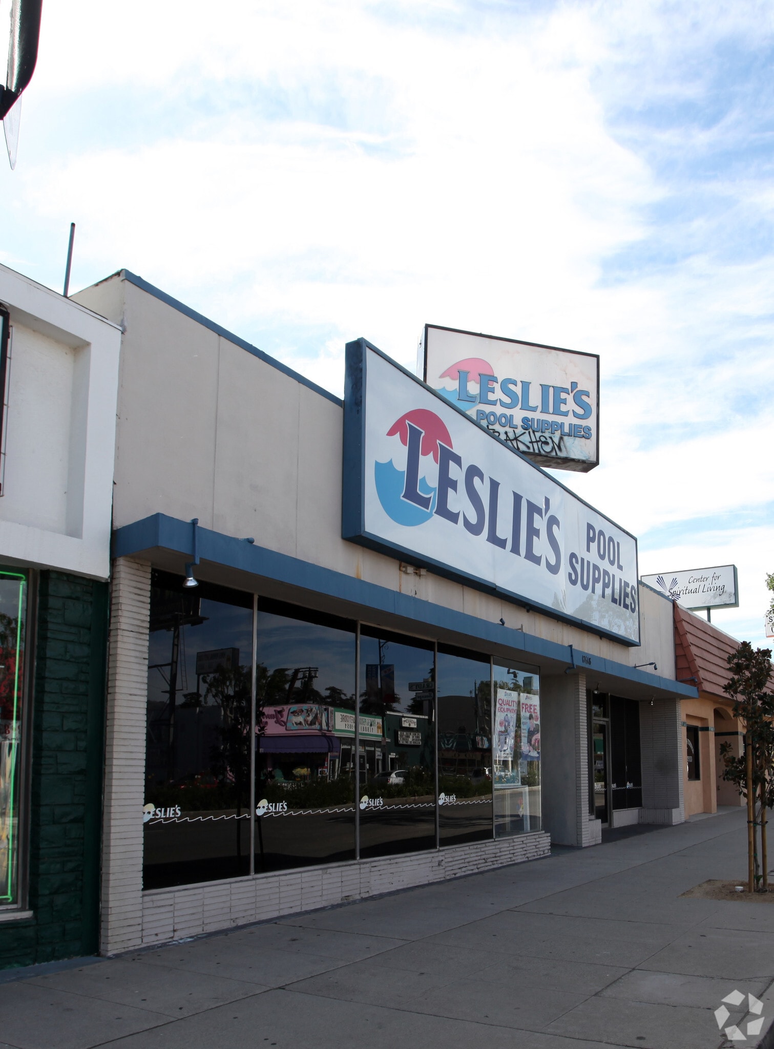 17616-17618 Chatsworth St, Granada Hills, CA for lease Primary Photo- Image 1 of 3