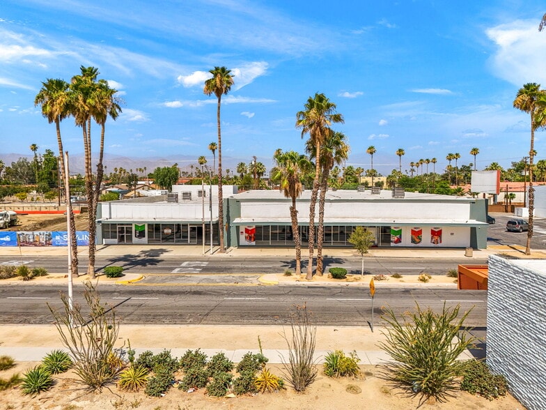 45073 Oasis St, Indio, CA à louer - Photo du bâtiment - Image 2 de 13