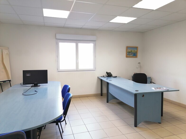 Avenue Du 19 Mars 1962, Auriol for lease - Interior Photo - Image 2 of 5